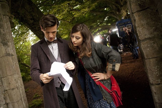 Doctor Who - Hide - Van de set - Matt Smith, Jenna Coleman
