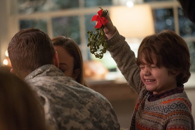 Love The Coopers - Film - Maxwell Simkins