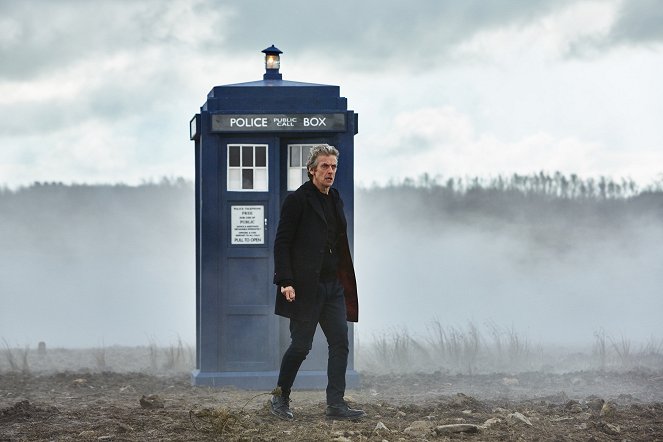 Doctor Who - The Magician's Apprentice - Photos - Peter Capaldi