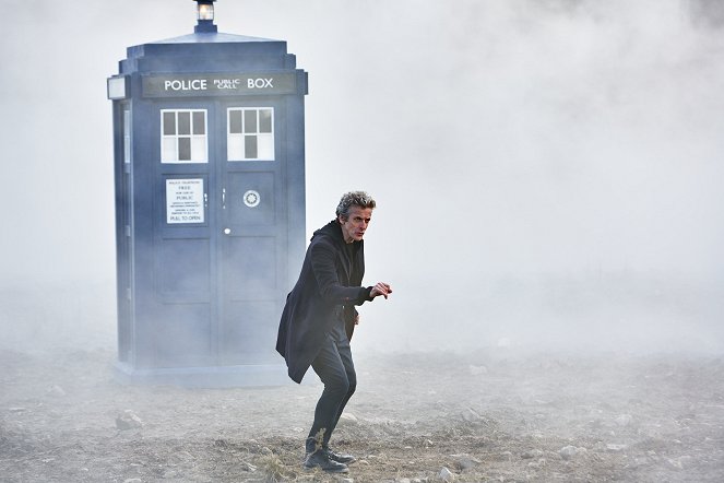 Doctor Who - Season 9 - The Magician's Apprentice - Photos - Peter Capaldi