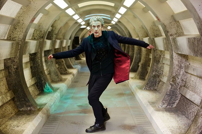 Doctor Who - Season 9 - Under the Lake - Photos - Peter Capaldi