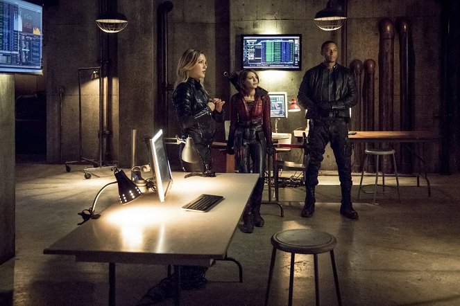 Arrow - Season 4 - Green Arrow - Photos - Katie Cassidy, Willa Holland, David Ramsey