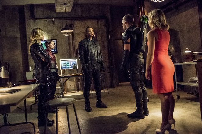 Arrow - Season 4 - Green Arrow - Photos - Willa Holland, David Ramsey