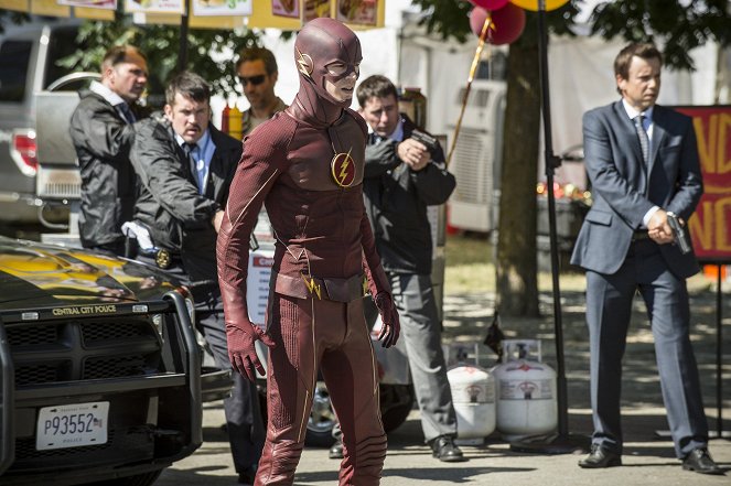 The Flash - The Man Who Saved Central City - Photos - Grant Gustin