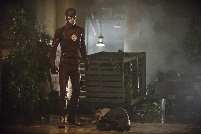 The Flash - Season 2 - Flash of Two Worlds - Photos - Grant Gustin