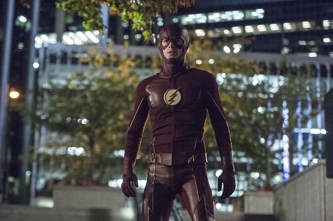 The Flash - The Fury of Firestorm - Photos - Grant Gustin