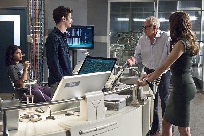 The Flash - The Fury of Firestorm - Photos - Carlos Valdes, Grant Gustin, Victor Garber