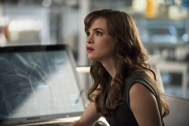 The Flash - The Fury of Firestorm - Photos - Danielle Panabaker