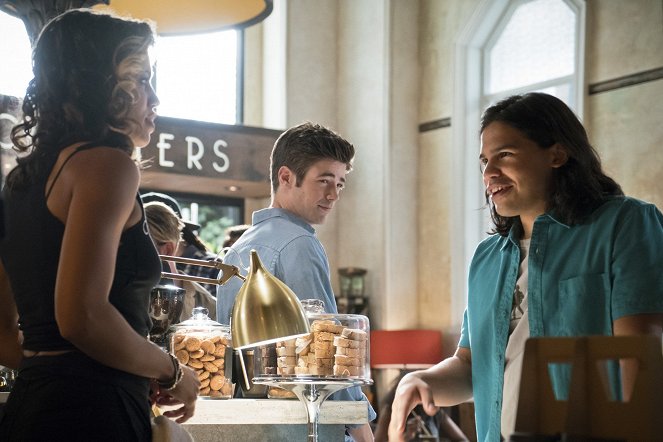 The Flash - The Darkness and the Light - Photos - Ciara Renée, Grant Gustin, Carlos Valdes