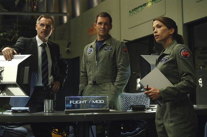 Defying Gravity - Pilot - Photos - Andrew Airlie, Ty Olsson, Christina Cox