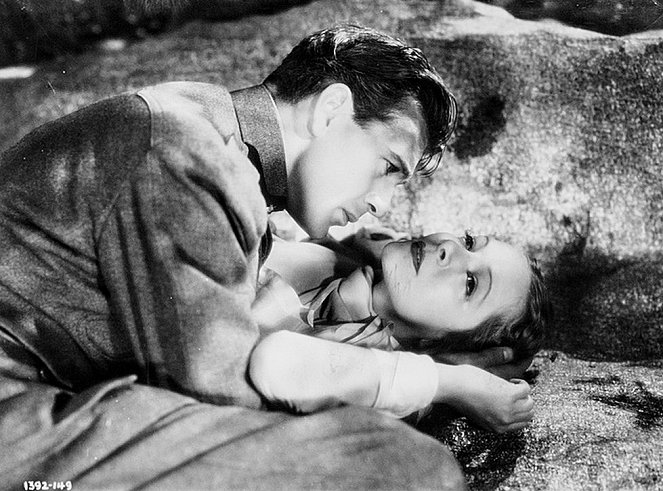 A Farewell to Arms - Photos - Gary Cooper, Helen Hayes