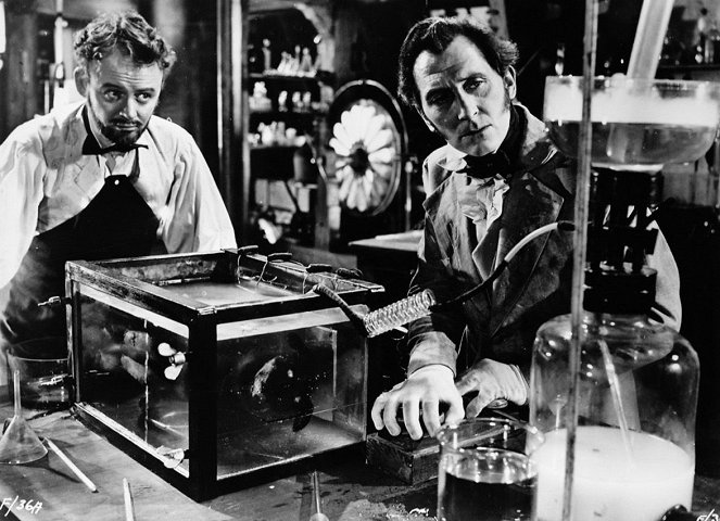 Frankensteinin kirous - Kuvat elokuvasta - Robert Urquhart, Peter Cushing