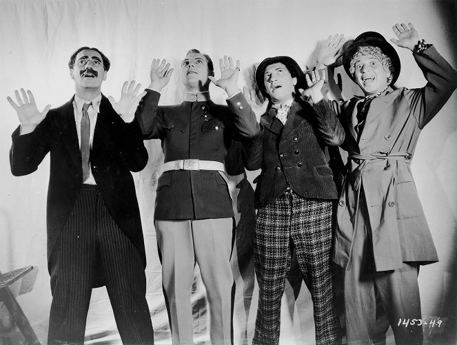 Die Marx Brothers im Krieg - Werbefoto - Groucho Marx, Zeppo Marx, Chico Marx, Harpo Marx
