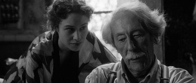 The Artist and the Model - Photos - Aida Folch, Jean Rochefort