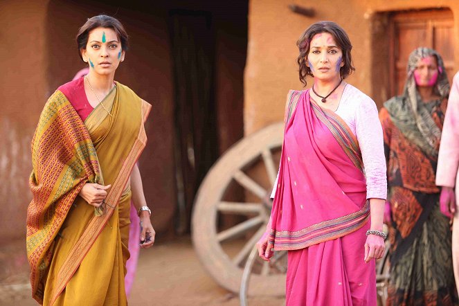 Gulaab Gang - De la película - Juhi Chawla, Madhuri Dixit