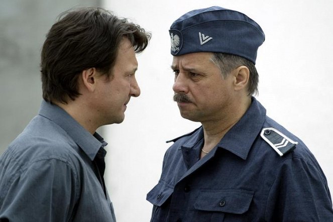Oficer - Filmfotos - Robert Więckiewicz, Krzysztof Janczar