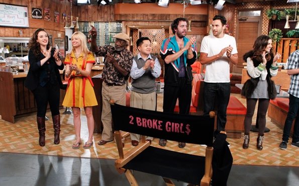 2 Broke Girls - Dreharbeiten - Kat Dennings, Beth Behrs, Garrett Morris, Matthew Moy, Jonathan Kite