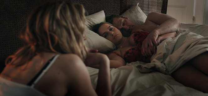 Vares - Pahan suudelma - De la película - Iina Kuustonen, Ville Virtanen