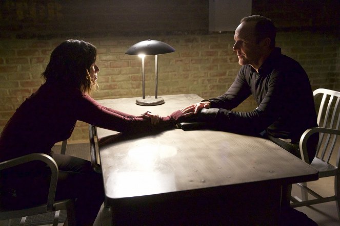 Agents of S.H.I.E.L.D. - Season 3 - Closure - Kuvat elokuvasta - Chloe Bennet, Clark Gregg