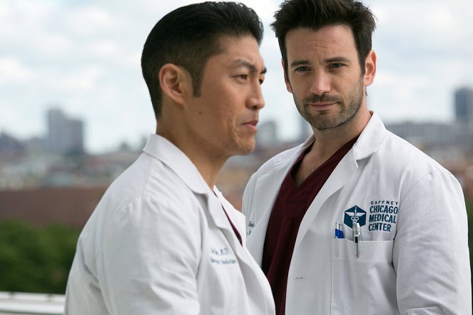 Chicago Med - iNO - Filmfotók - Brian Tee, Colin Donnell