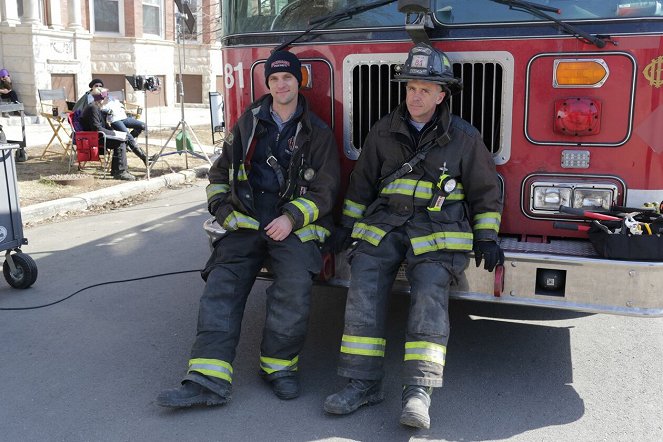 Chicago Fire - Ein letzter Versuch - Dreharbeiten - Jesse Spencer, David Eigenberg