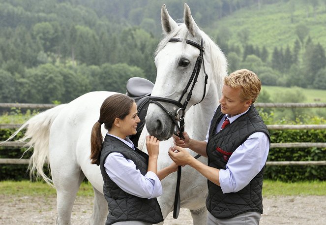 Das Glück dieser Erde - Photos - Jennifer Newrkla, Christoph von Friedl