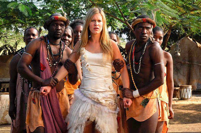 Menyasszonyi ruhában Afrikán keresztül - Filmfotók - Wolke Hegenbarth