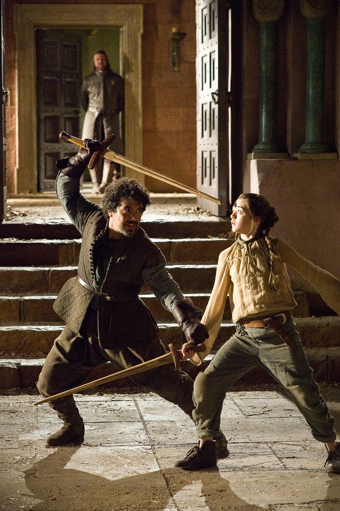 Game of Thrones - Season 1 - Lord Snow - Photos - Miltos Yerolemou, Maisie Williams