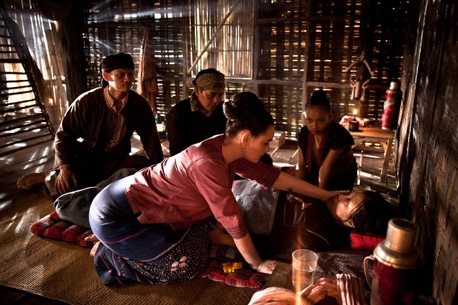 Dämmerung über Burma - Film - Maria Ehrich