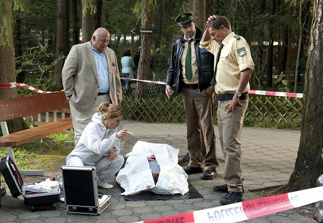 Hubert und Staller - Mord im Märchenwald - Van film - Wolfgang Müller, Karin Thaler, Helmfried von Lüttichau, Christian Tramitz