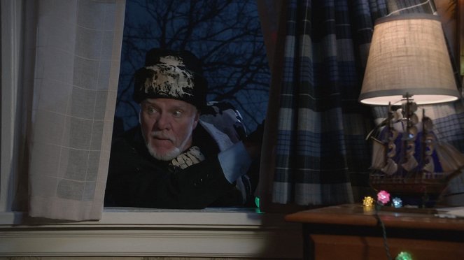 Home Alone: The Holiday Heist - Van film - Malcolm McDowell