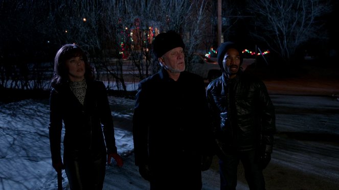 Sám doma 5: Vánoční loupež - Z filmu - Debi Mazar, Malcolm McDowell, Eddie Steeples