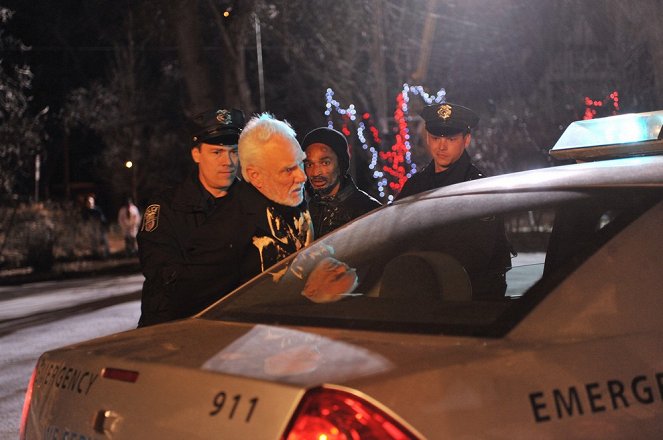 Home Alone: The Holiday Heist - Photos - Malcolm McDowell, Eddie Steeples
