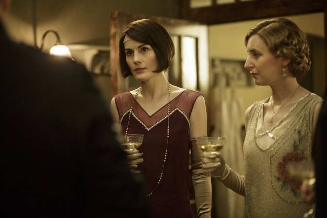 Downton Abbey - Season 6 - Episode 1 - De la película - Michelle Dockery, Laura Carmichael