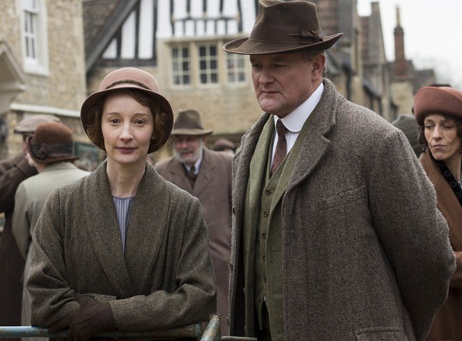 Downton Abbey - Season 6 - Episode 2 - Filmfotók - Emma Lowndes, Hugh Bonneville