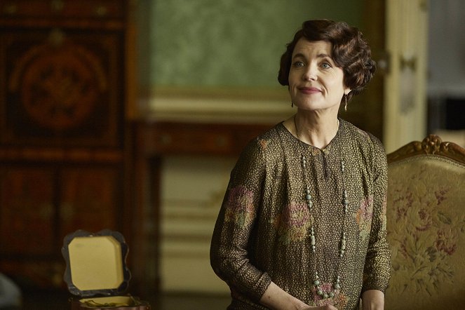Downton Abbey - Season 6 - Episode 2 - Photos - Elizabeth McGovern