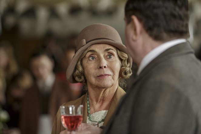 Downton Abbey - Season 6 - Episode 3 - Photos - Sue Johnston