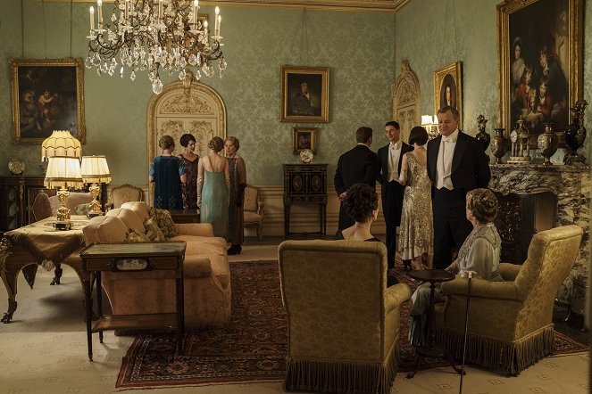 Downton Abbey - Episode 4 - Van film - Elizabeth McGovern, Penelope Wilton, Matthew Goode, Hugh Bonneville