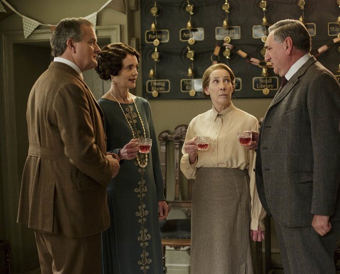 Downton Abbey - Episode 4 - Kuvat elokuvasta - Hugh Bonneville, Elizabeth McGovern, Phyllis Logan, Jim Carter