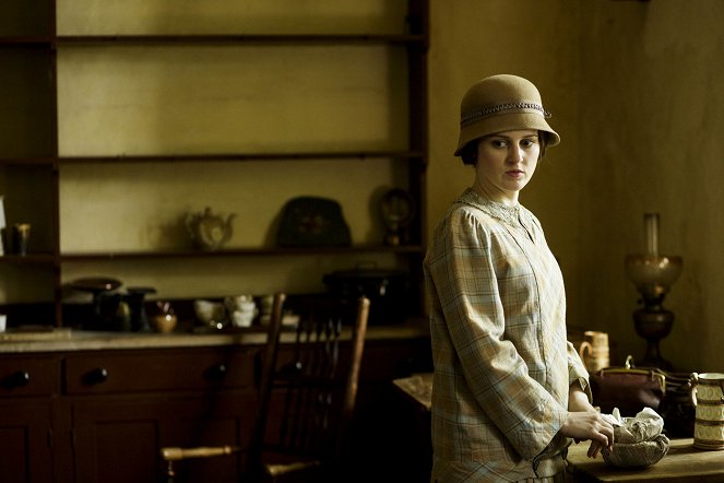 Panství Downton - Série 6 - Epizoda 5 - Z filmu - Sophie McShera