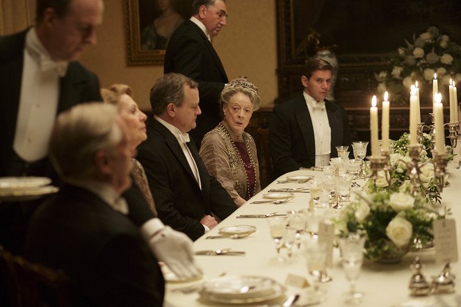 Downton Abbey - Season 6 - Hoher Besuch - Filmfotos - Hugh Bonneville, Jim Carter, Maggie Smith, Allen Leech