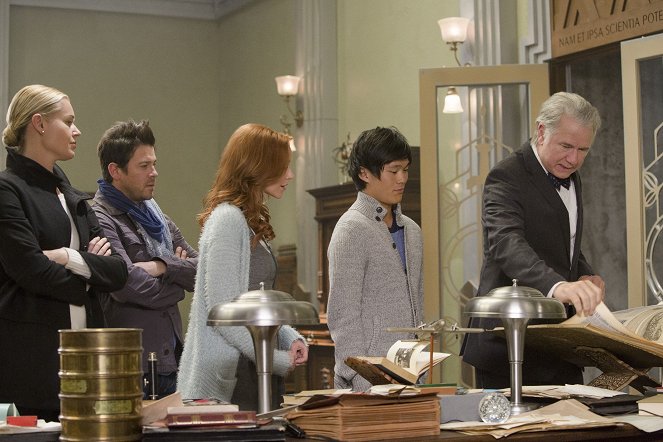 The Librarians - And the Sword in the Stone - Photos - Rebecca Romijn, Christian Kane, Lindy Booth, John Harlan Kim, John Larroquette