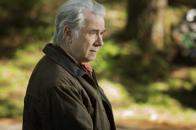 The Librarians - Season 1 - And the Sword in the Stone - Photos - John Larroquette
