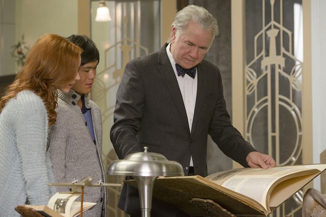The Librarians - And the Sword in the Stone - Photos - John Harlan Kim, John Larroquette