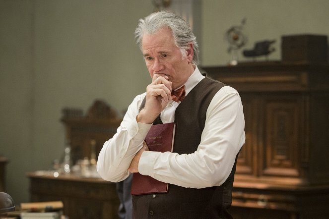 The Librarians - And the Sword in the Stone - Van film - John Larroquette