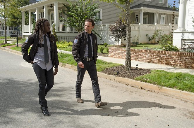 The Walking Dead - Forget - Photos - Danai Gurira, Andrew Lincoln