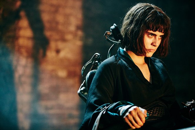 Into the Badlands - Le Serpent rampe sous terre - Film - Ally Ioannides