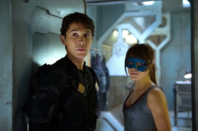 The 100 - His Sister's Keeper - Photos - Bob Morley, Marie Avgeropoulos