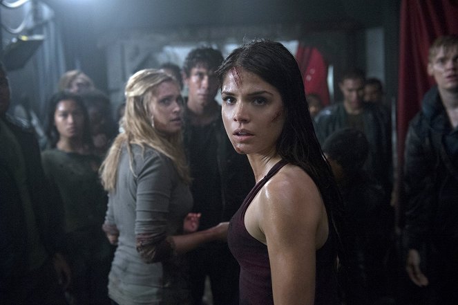 The 100 - Contents Under Pressure - Photos - Eliza Taylor, Marie Avgeropoulos