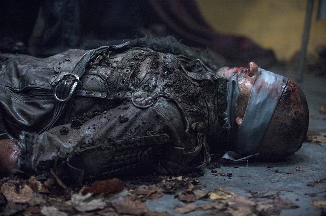 The 100 - Contents Under Pressure - Photos